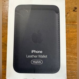 Apple Leather MagSafe Wallet Gen 2 With Find My Midnight NWT Open Box